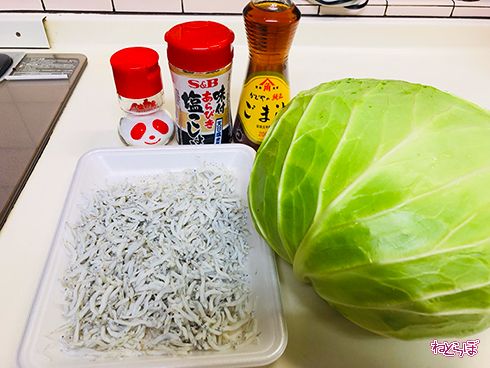 食欲そそる♪キャベツとしらすのにんにくバター炒め