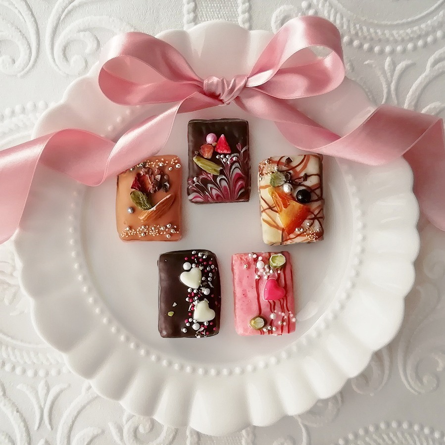 簡単！インスタ映え💕ダイソーの商品で！！可愛いチョコレート♪ 100均