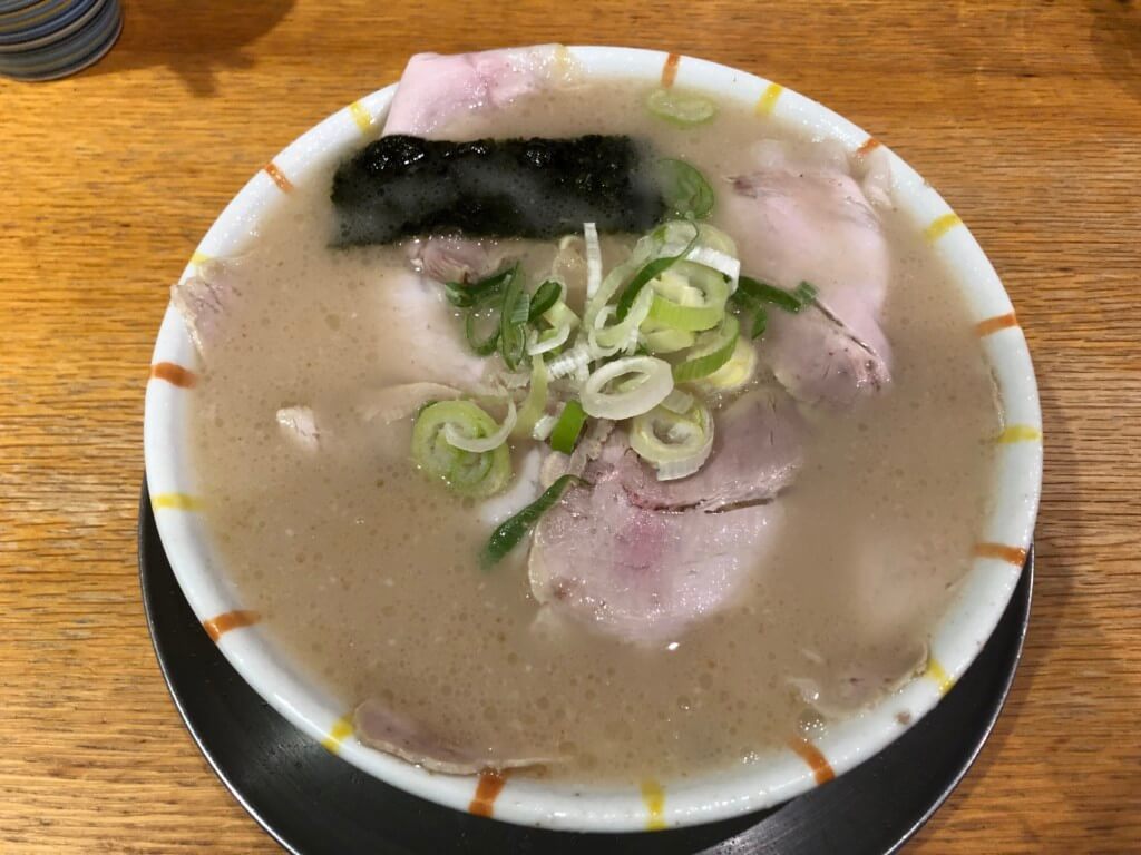 熊本とんこつラーメンを食す陽向 ひなた小島よしき公式サイト
