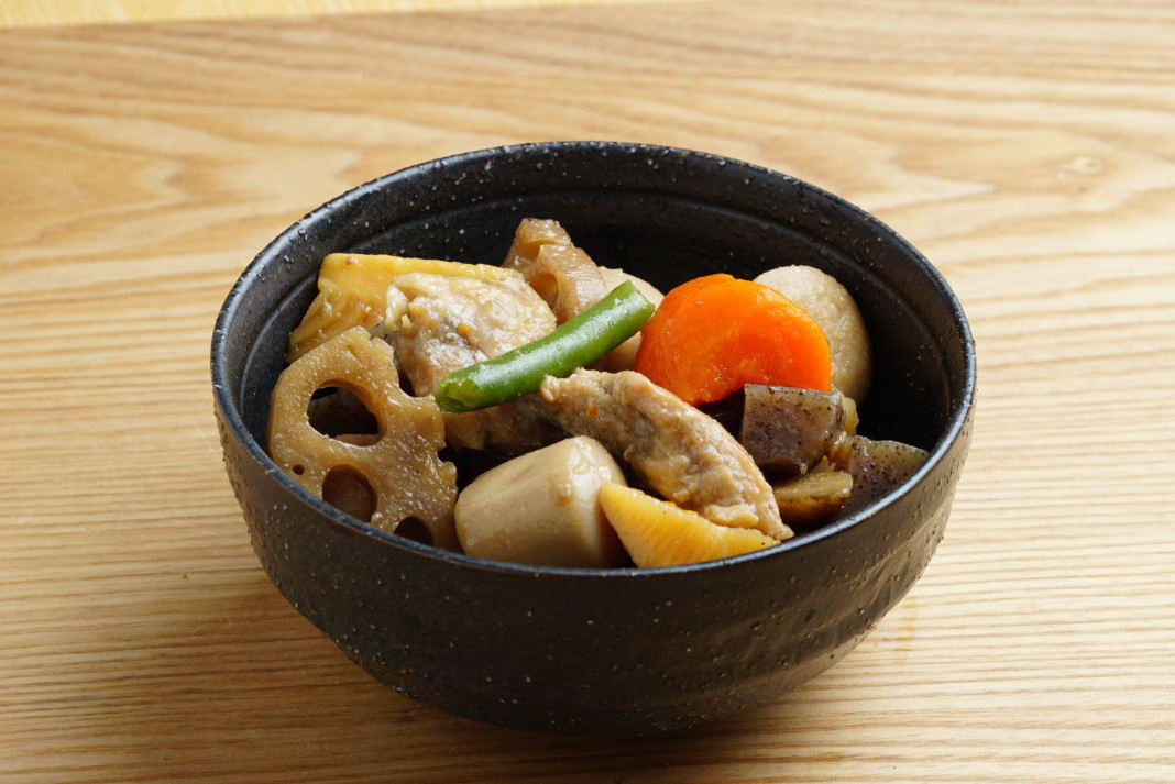 ☆筑前煮☆ つくれぽ600件 レシピＩＤ：3986254 💁‍♀️ お節にもおすすめの筑前煮 材料は多いけど炒めて煮るだけで簡単♪たくさんのつくれぽありがとうございます✨ 一つ前の投稿、ローストチキンにも たくさんのつくレポ、アクセス、ありがとうございます♪ クリスマス