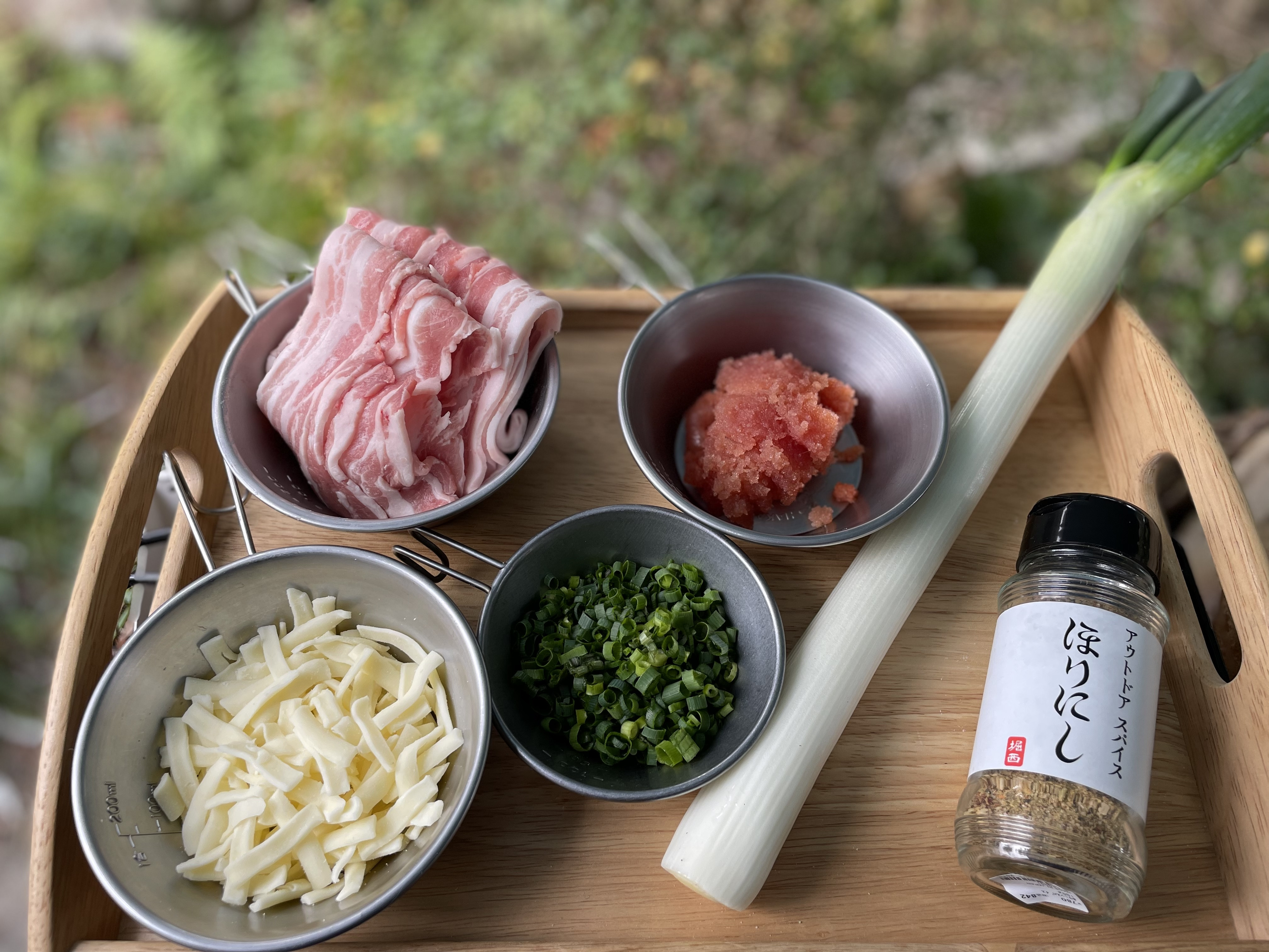 とろりんとしたネギがたまらない！長ネギの豚バラ肉巻き