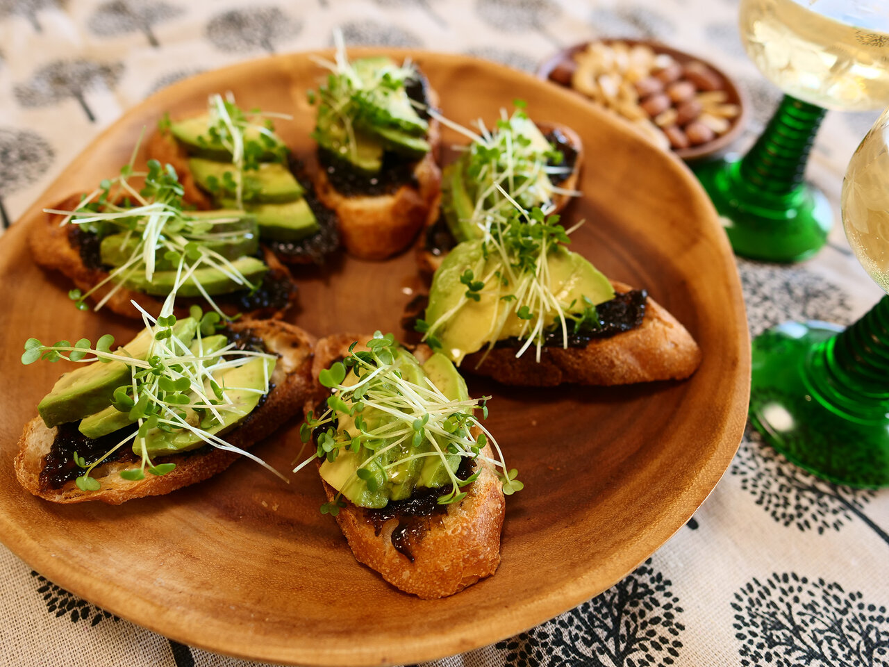 何度も食べたくなる、簡単アボカド&卵トーストの作り方 パン好きなsumire.のバゲットサンドのレシピ vol.29 〜レシピで旅するヨーロッパ〜フード&ドリンクカルチャー ＆ ライフFUDGE.jp