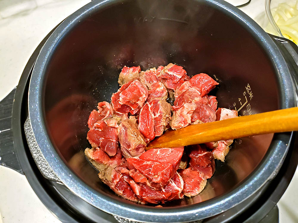 炊飯器放置♪柔らか牛スネ肉とごぼうの甘辛煮込みレシピサイトNadia