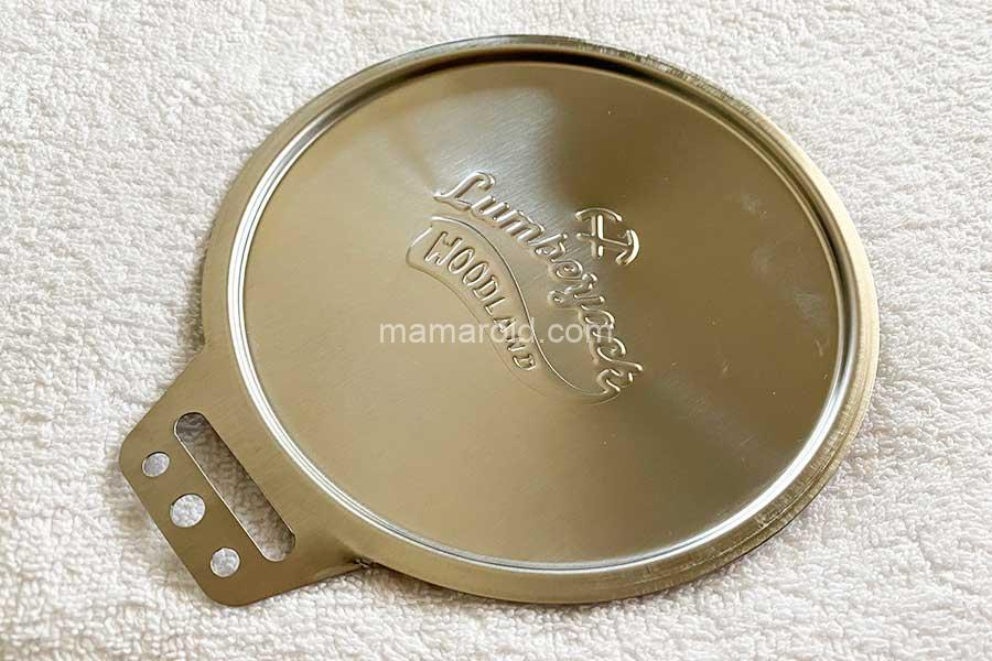 クッカーやシェラカップがまとめられるセリアの「食器バンド」