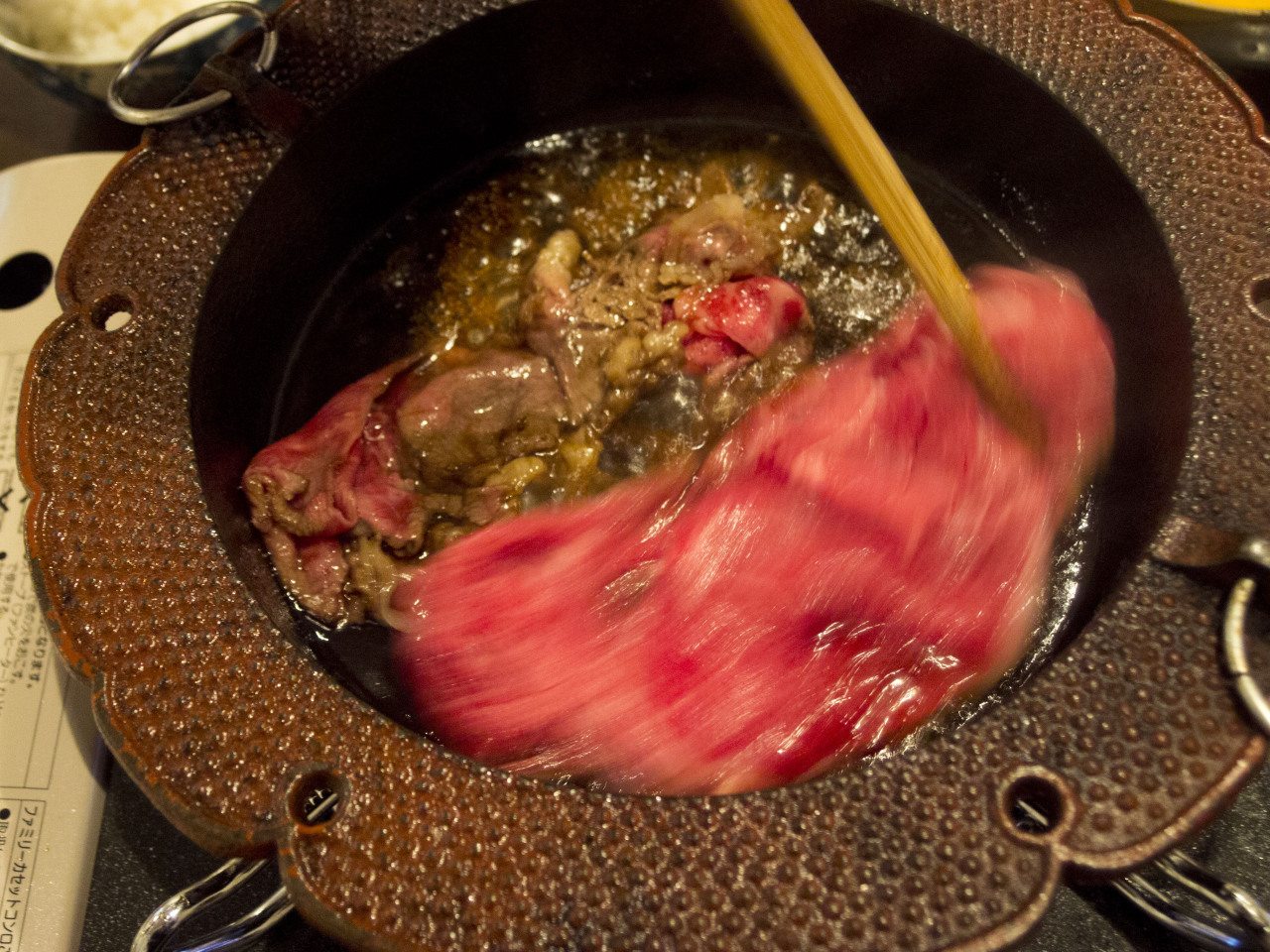 理想のすき焼き, 「材料」, ・良いお肉致死量, ・好きなお野菜 致死量, ~割り下~, ・味醂 200cc, ・酒 15cc, ・砂糖 100g,・醤油 180cc濃口だけどやさしい甘味のやつ キッコーマンオヌヌメ , ~昆布出汁~, ・昆布 2枚, ・水300cc, 「作り方」,1.すき焼き前夜祭に、割り下を火にかけ沸騰してから2~3分待ちアルコールを飛ばす。,