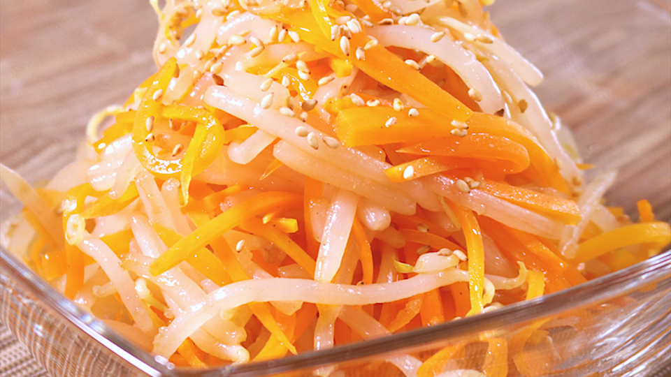 和えるだけ副菜！ 豆苗とにんじんの塩昆布サラダ