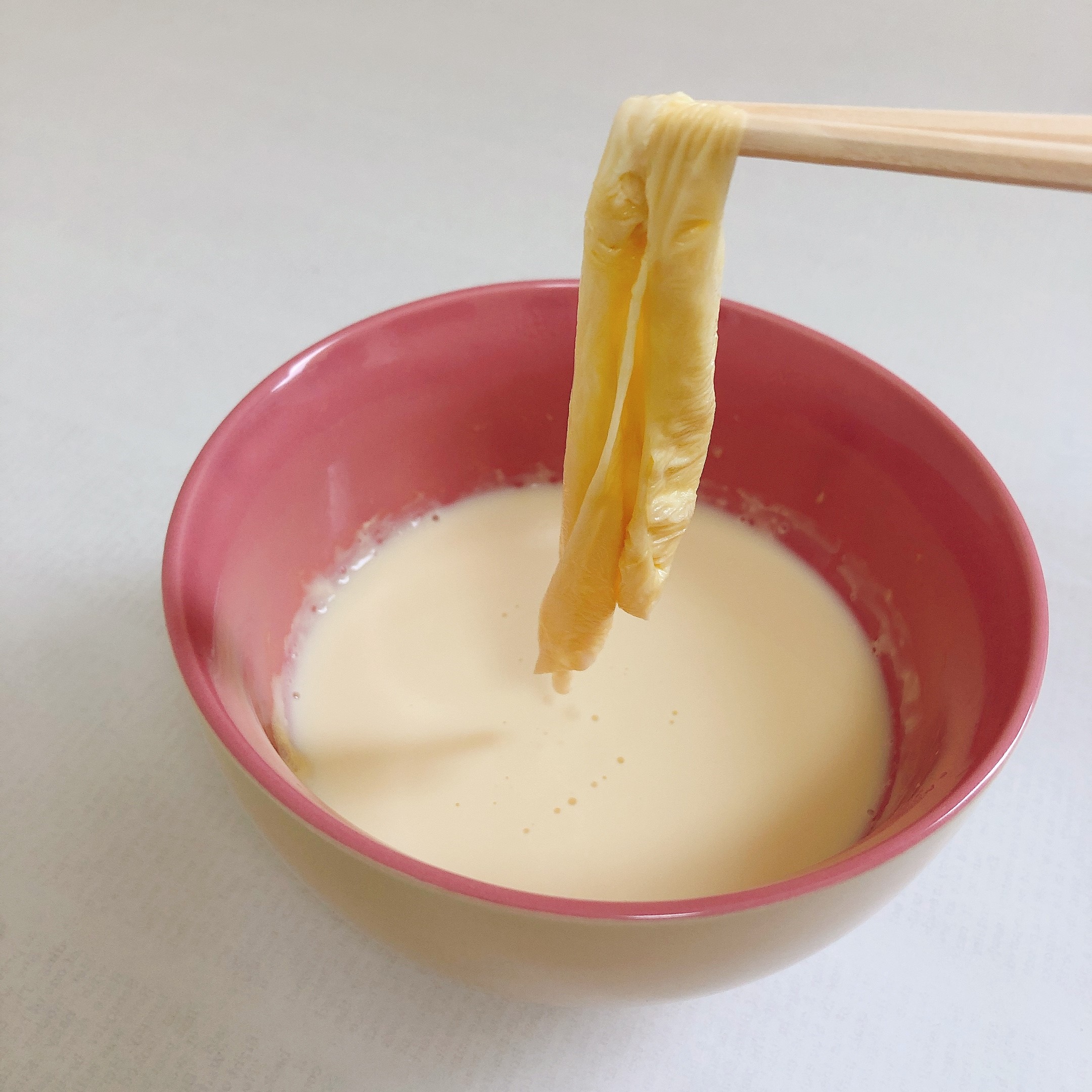 無調整豆乳をホットプレートに入れるだけ！簡単湯葉レシピカニかまで作る絶品カニ湯葉もkameyo 料理家 かめ代