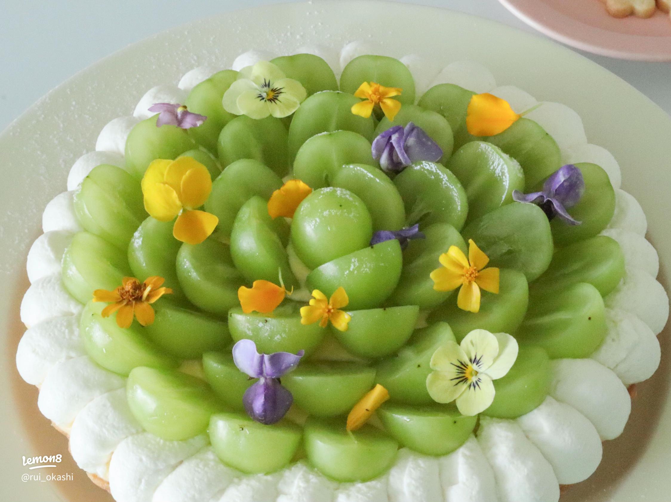 Tarte Shine Muscat,シャインマスカットタルト : ラムレーズンクリーム、ブドウとエルダーフラワーのゼリー、マダガスカルバニラのムース！たっぷりのシャインマスカットをトッピング,charleshenrytarteshinemuscat