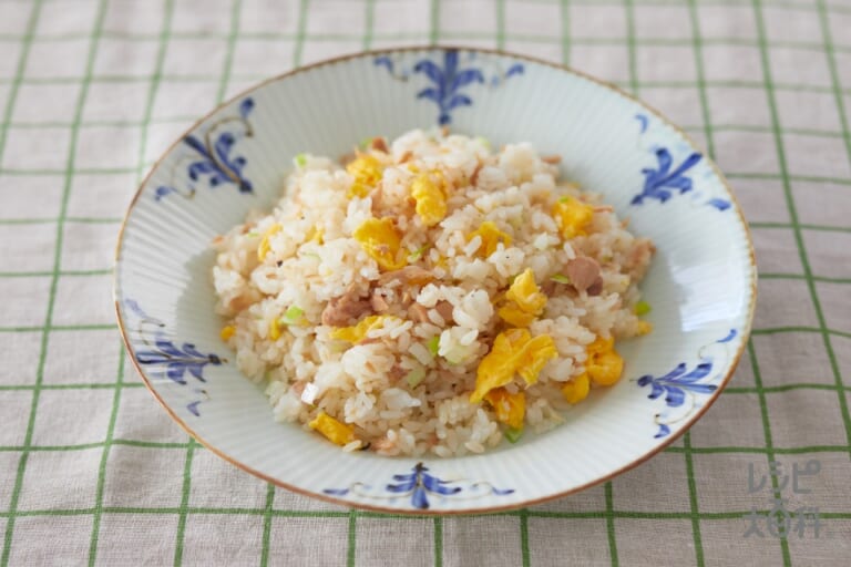 鍋の素で簡単スープレシピ！「豚骨スープチャーハン」 – 簡単男飯レシピ・作り方 – GOHAN