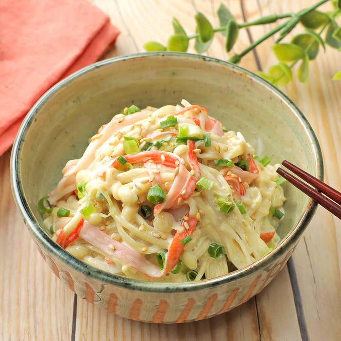 レンジで簡単♪れんこんとカニカマのマヨネーズ和えおなかがぺこりんのブログ