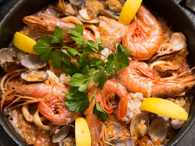 液体塩こうじでお肉やわらか！お肉たっぷりカレーチキンパエリア