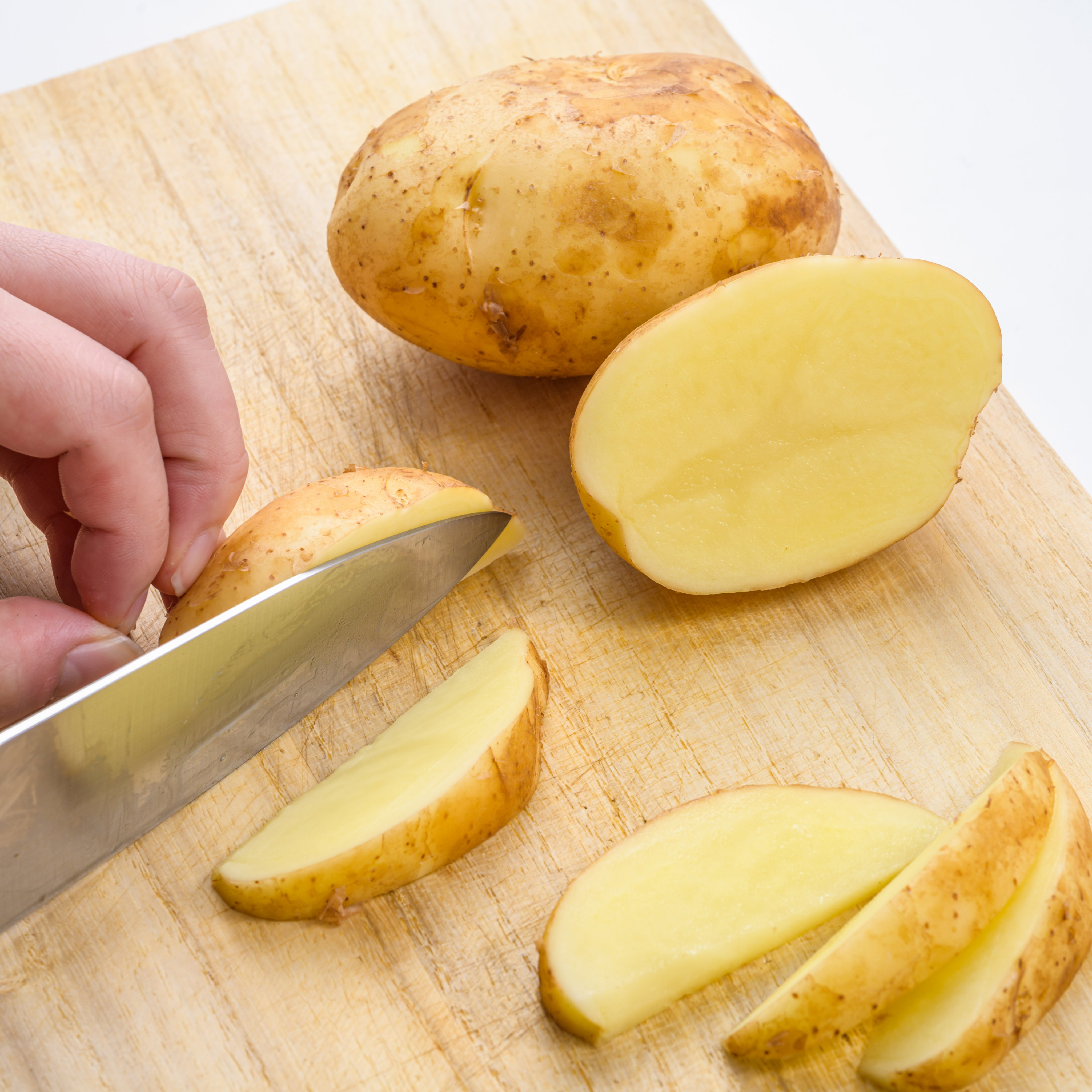 じゃがいもをくし切りにする方法。フライドポテトにぴったりの切り方。やまでら くみこ のレシピ