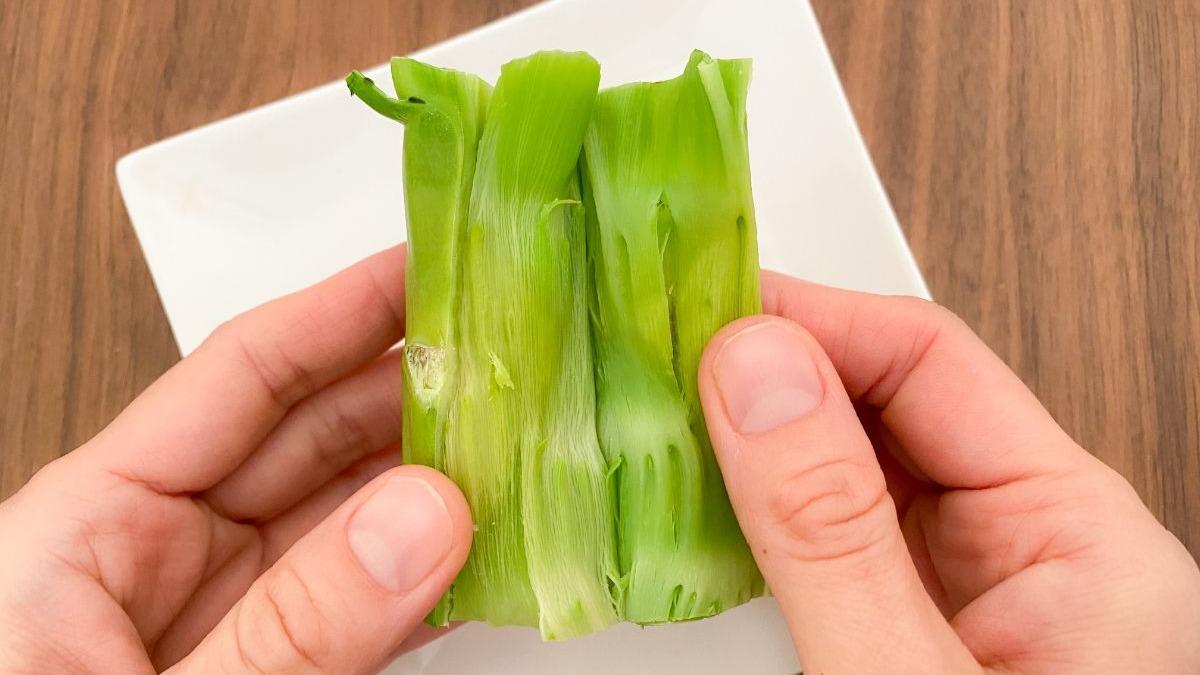 茎をおいしく食べる ブロッコリーの皮が簡単にスルッとむける裏技やさいのトリセツ