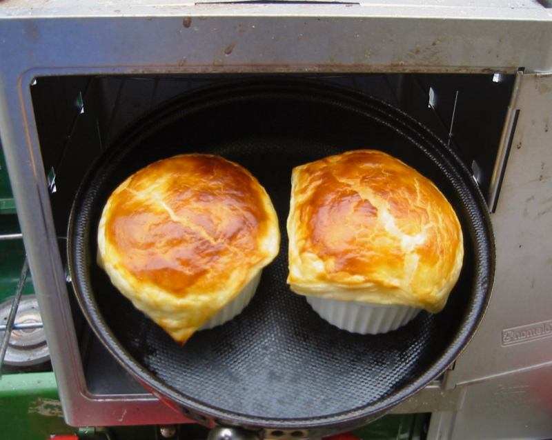 キャンプ料理ギアの革命児！憧れのロティサリー調理が叶うアウトドアオーブンが新登場！キャンプ・アウトドア情報メディアhinata