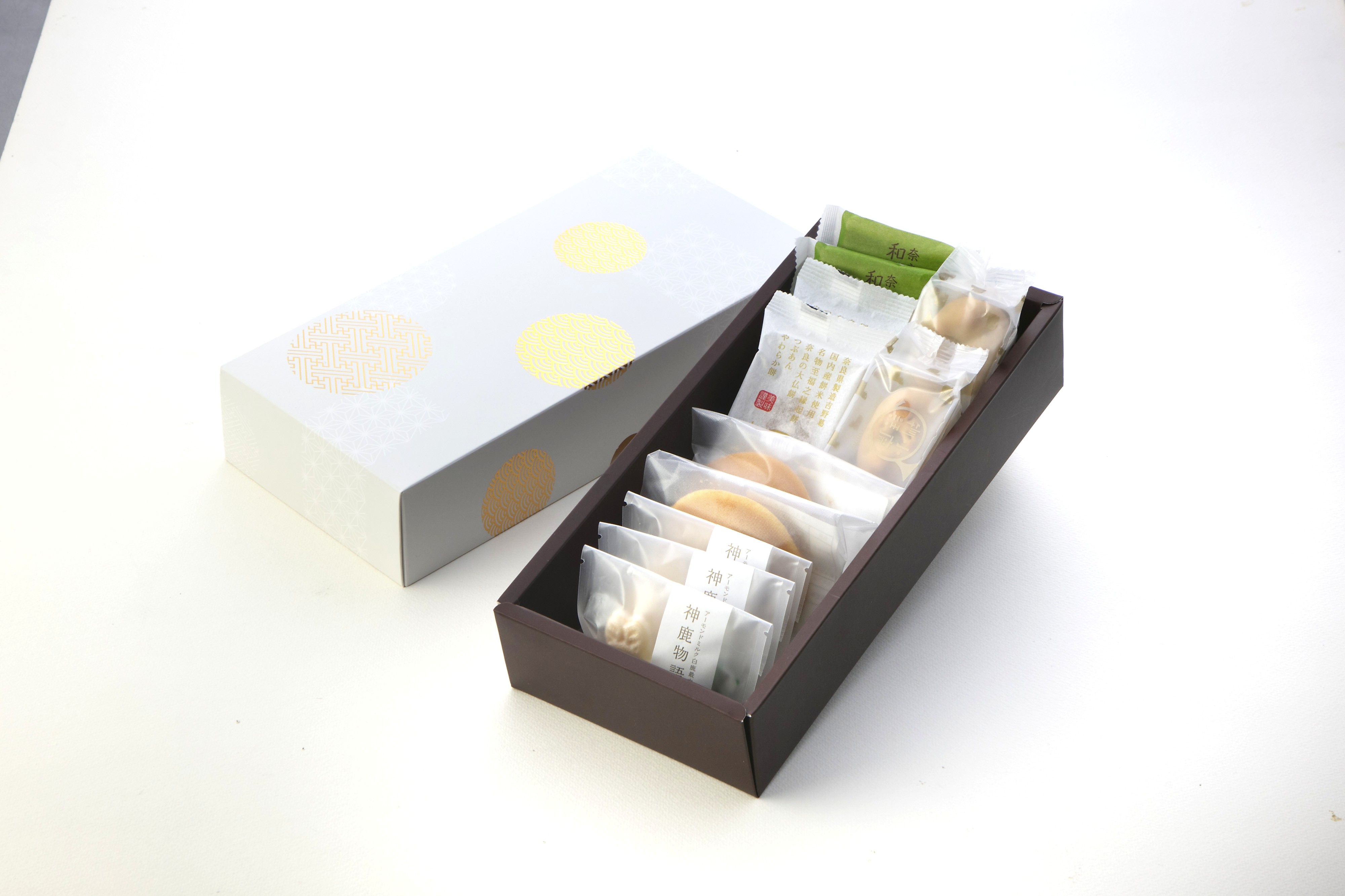 神鹿物語詰め合わせ 24個入り伝統菓子 銘菓 お菓子 鹿 スイーツ デザート おやつ 小分け 贈り物 ギフト プレゼント お土産 最中 名物特産品 奈良名物 土産 銘菓 グルメ 奈良スイーツ 春日大社 奈良観光 奈良名産 多口製菓 奈良市 奈良県 なら 20-056 - 奈良県奈良市