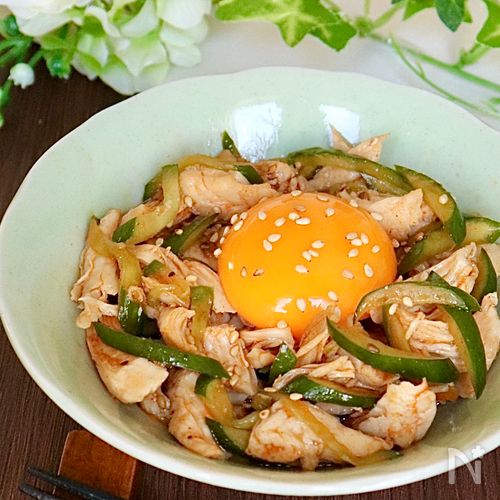 人気だったからリールにも投稿☺️, 🏷️材料 2人前 , ・ささみ300g〜350g, ・塩少々, ・酒小さじ2, ・片栗粉大さじ3, ,・醤油大さじ1, ・焼肉のタレ大さじ1, ・コチュジャン大さじ1 2, ・砂糖大さじ1 2, ・ごま油大さじ1 2, ・にんにくチューブ4cm,胸肉でも同じように作れるよ🧡, ., ., .,ささみレシピささみ料理ささみユッケ,