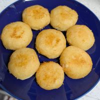 外サクサク中もっちり！チーズがたっぷりとろけ出す♪「ポテトチーズボール」 じゃがいもポテトおかず