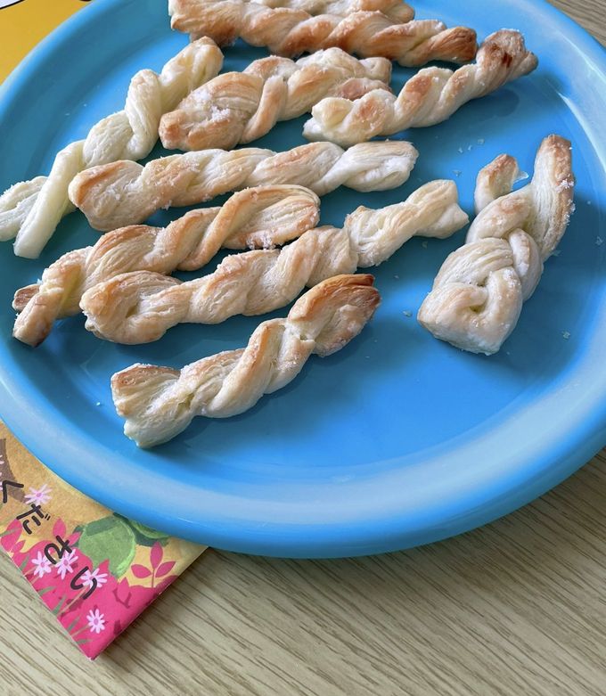 子どもと一緒におうちクッキング。冷凍パイシートの「巻くだけレシピ」で、小さい子も超簡単・お料理デビュー♪サクサクの焼きたてを頬張ろう！湘南エリア横浜・湘南で子供と遊ぶ - あそびい横浜・湘南