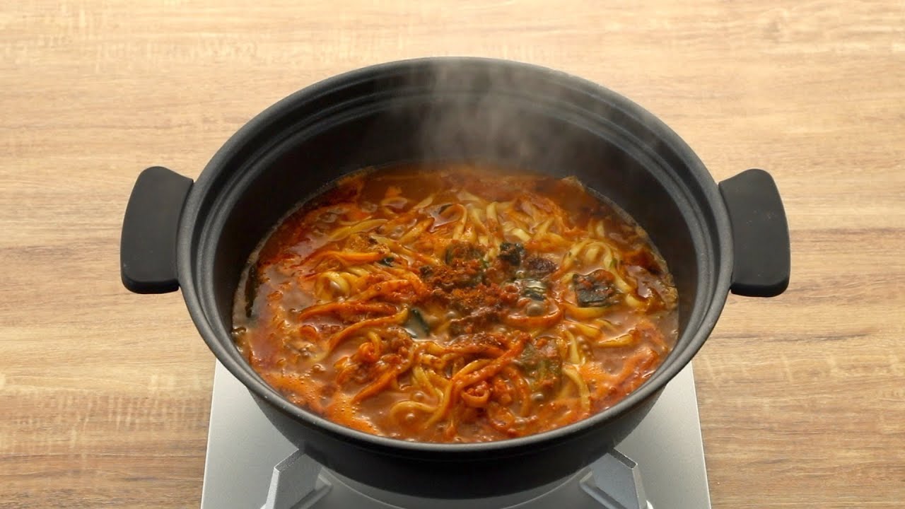 一風堂監修の鍋スープ「一風堂ごま担々風極からか」発売 - 鍋の〆は