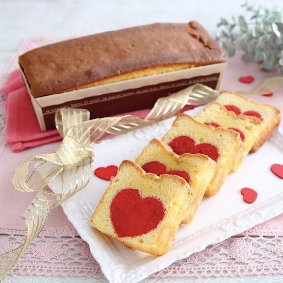 💝バレンタインサプライズボックス🎁⁡ 前回の投稿でポストした、『バレンタインサプライズボックス』の作り方と動画を配信いたします🆕 ⁡今回、ベース 1層目 となるギフトボックスは100円均一ショップのものを使用。家にちょうどよい大きさのものがあれば、そちらで