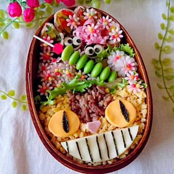 ボロニヤソーセージで作るトトロおにぎりのレシピ