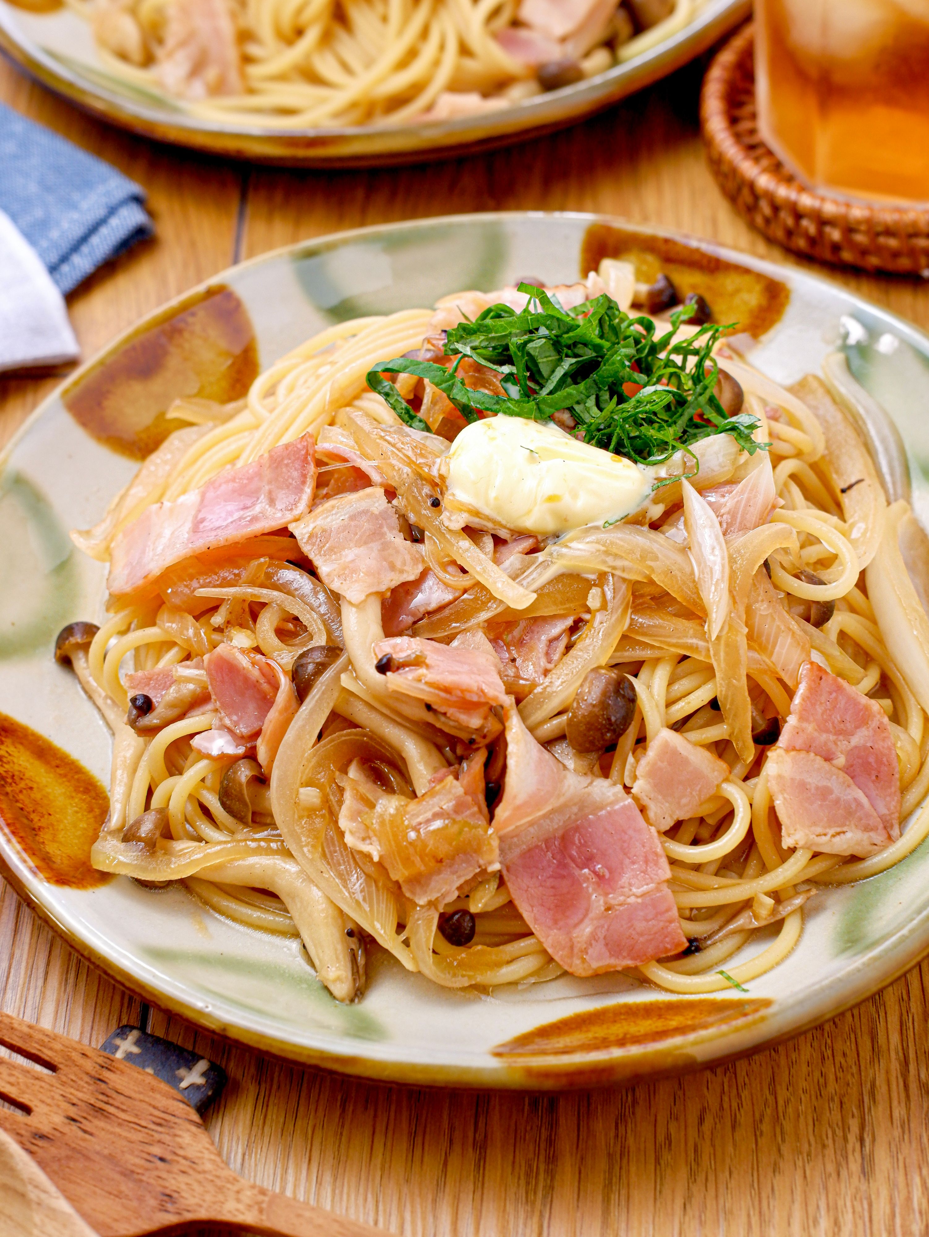 バター醤油がやばい🥢 『ベーコン野菜ときのこの和風パスタ』 材料 ⚫︎パスタ ⚫︎ベーコン ⚫︎好きなきのこ2〜3種類 ⚫︎茄子 ⚫︎パプリカ味付け ⚫︎バター ⚫︎にんにくチューブ ⚫︎オリーブオイル ⚫︎塩胡椒 ⚫︎ほんだし ⚫︎醤油おうちごはんlover