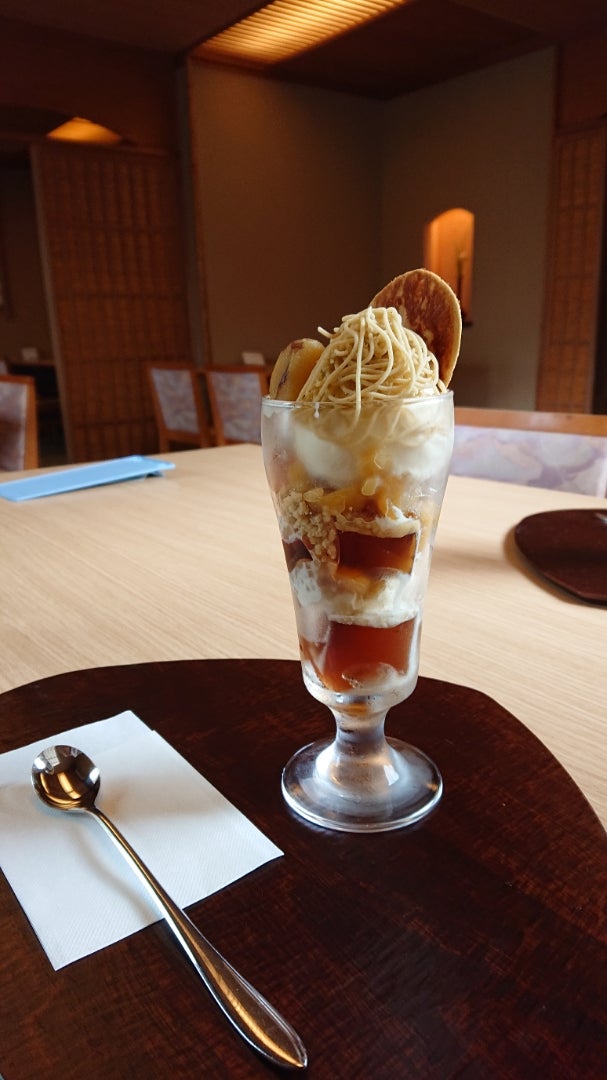 行っとかなきゃ！恵那すや石川橋店の栗パフェを食べに。 : まきの好きなもの日記