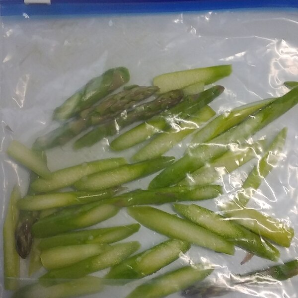 ゆでた後に冷凍保存できる！ アスパラガスの栄養と保存法 野菜ガイド マイナビ農業