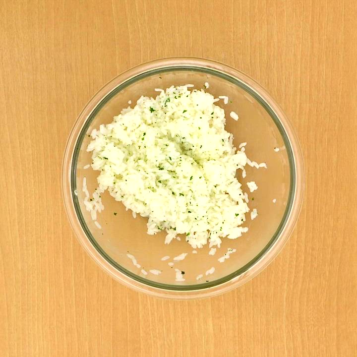 オムライス紹介番外編 「極上ビーフシチューオムライス」 ・サフランライス ・ビーフシチュー ・クラシック 巻き スタイル ・フレッシュ セットメニュー・スープ ・ミニサラダ ・ソフトフランスガーリックバター ・濃厚リッチなバニラアイスオムライスエッグボード