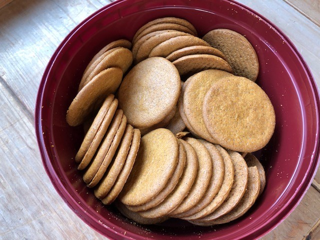 73円の奇跡！生姜好きしか食べられない『スパイス ジンジャービスケット』業務スーパー @全国 - Laid Back Picnic