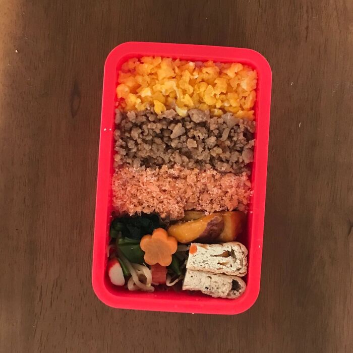 丼物2種のレシピは1つ前に載せてます🔖離乳食完了期朝 ✿かぼちゃりんごロール ✿ミネストローネ ✿キウイ ✿りんごヨーグルト 昼✿ナスときゅうりの胡麻味噌汁 ✿ズッキーニのミルクスープ ✿トマト ✿さつまいもきな粉 夜 ✿彩りそぼろ丼 ✿野菜味噌汁 ✿バナナ