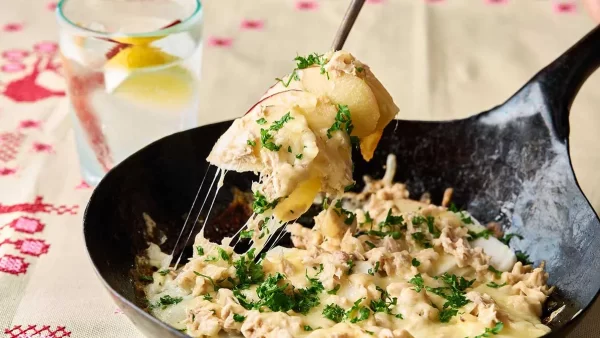 おしゃれなおつまみ！ カマンベールとりんごのタルティーヌ