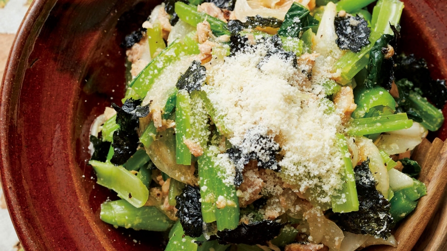 蒸し鶏と小松菜のごまマヨサラダ