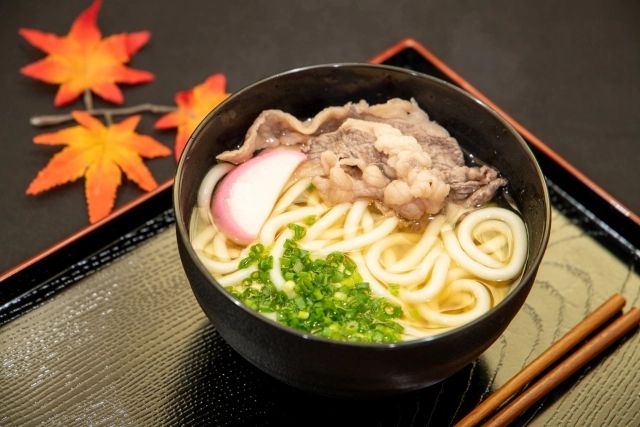 冷しぶっかけ肉うどんシマダヤ株式会社