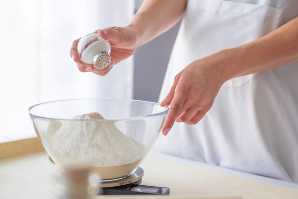 捨てないで！賞味期限切れの「小麦粉」が家じゅうの掃除で大活躍しますよ♪暮らしニスタ
