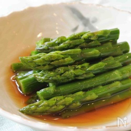 １分ゆでるだけ！ 「めんつゆで簡単☆アスパラおひたし」今日の作り置きダイエット、フィットネス、ヘルスケアのことならFYTTE-フィッテ
