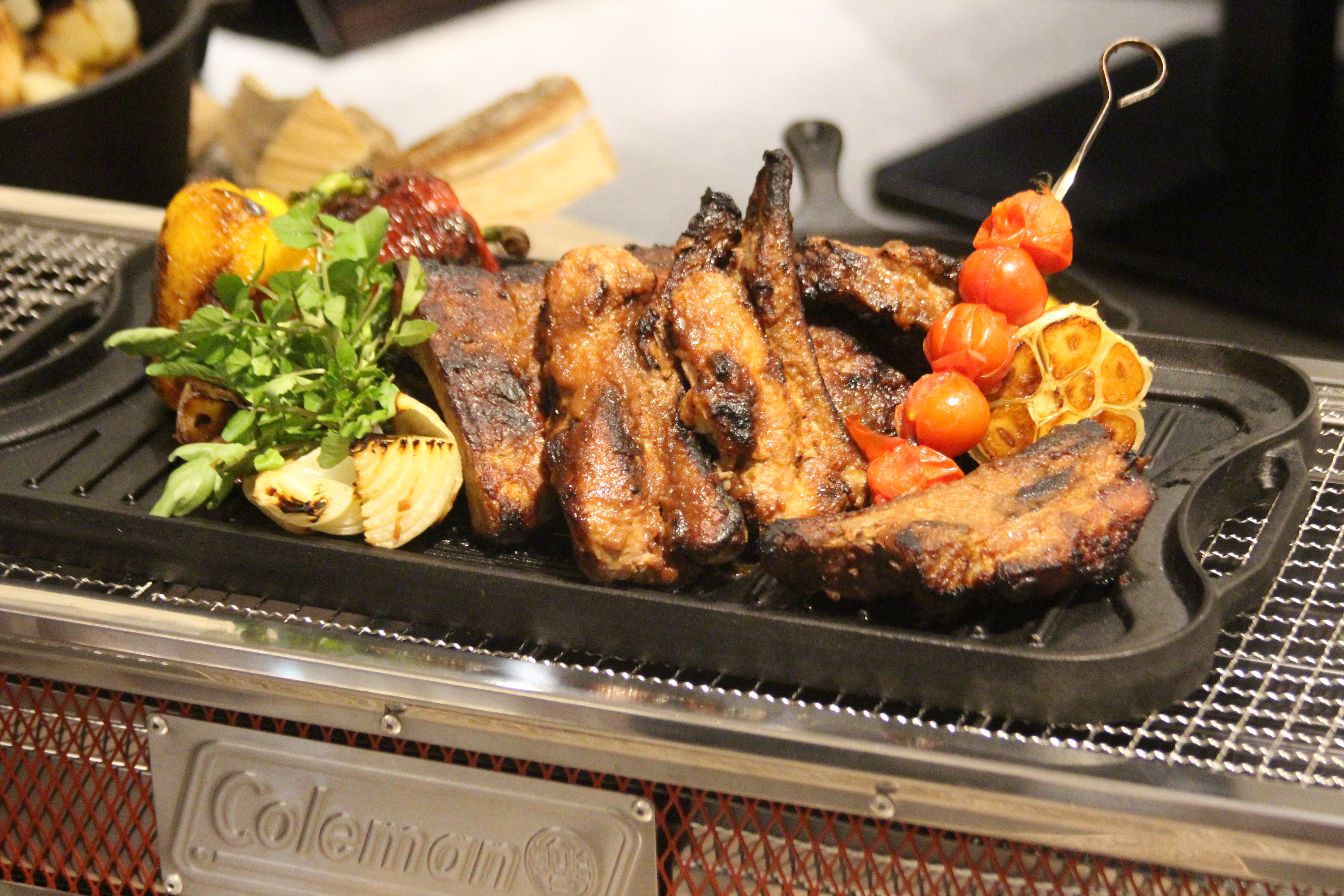 ダッチオーブンでキャンプ料理！基本の使い方と激うまレシピ集フィールドライフ