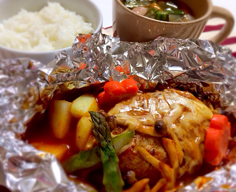 蒸してジューシーに♪包み焼きハンバーグ