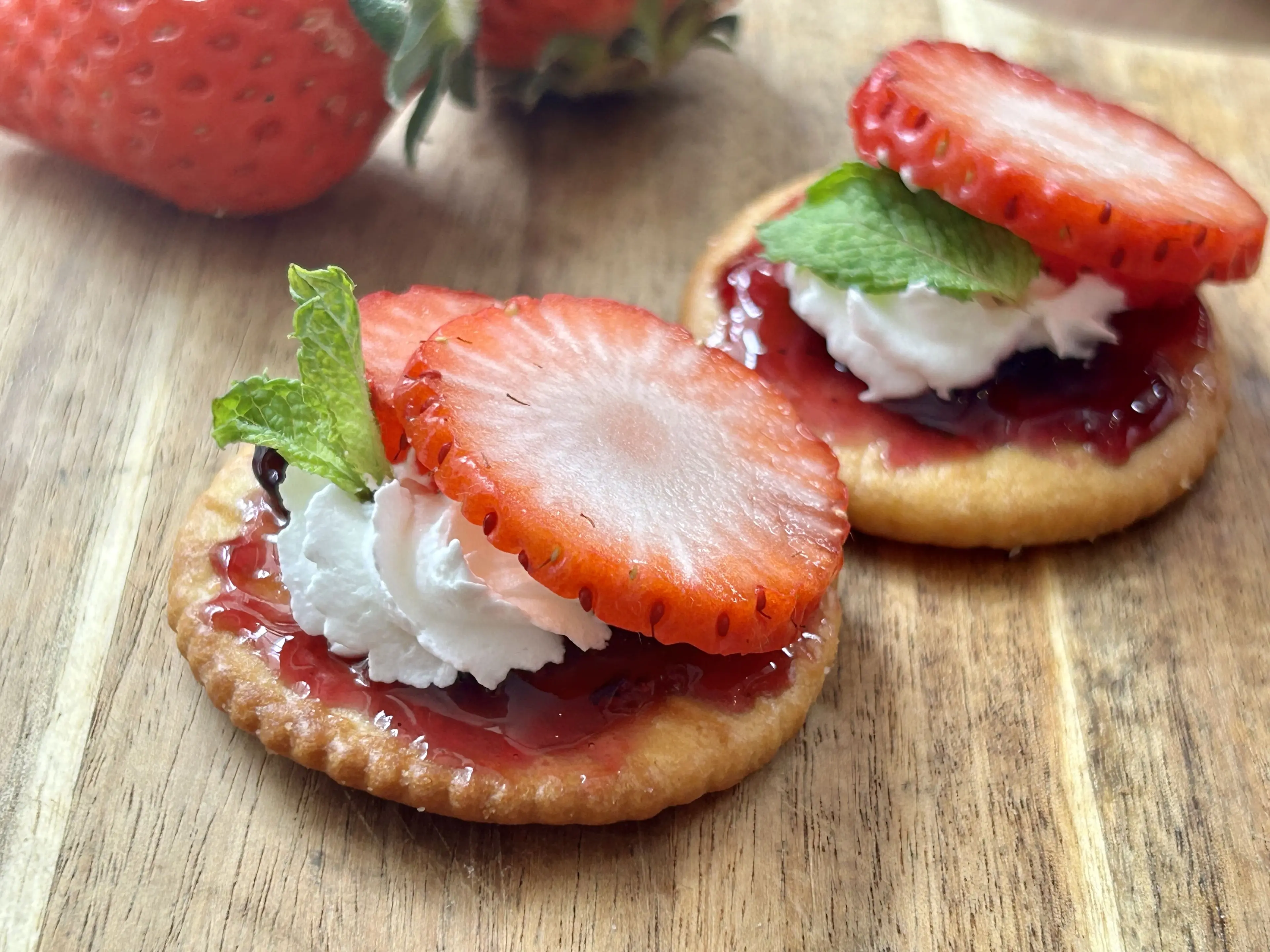 基本からアレンジまで！思わずつくりたくなる「クラッカー トッピング」のレシピ集クックパッド