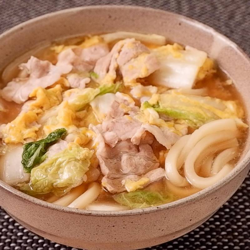 醤油とめんつゆで 簡単味付け白菜の焼きうどんの作り方レシピ