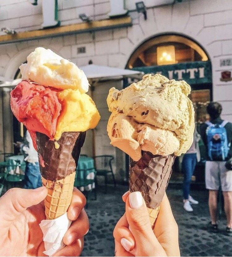 ローマ市内の映画で超有名になったスペイン広場にあるローマ階段でジェラートは食べない！-イタリア旅行記33