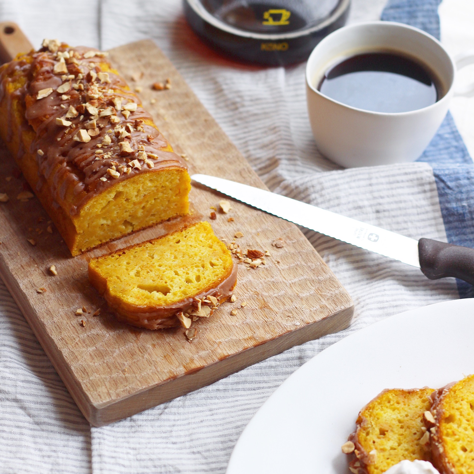 プロ直伝 カリッ＆しっとり「フィナンシェ」人気レシピ。専用の型なしでも簡単に焼けます！三越伊勢丹の食メディアFOODIE フーディー