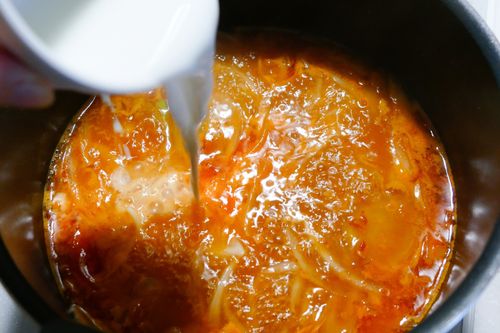 タイ料理のトムヤムクン。ココナッツ ミルク、ライムとシーフードのスパイシーなエビのスープの写真素材・画像素材 Image 19101288