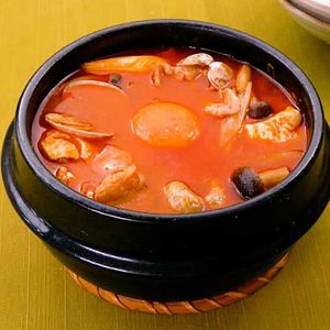 さっぱりと旨辛！豆腐チゲの韓国人気レシピ。キムチなしでも美味しい♪カライチ