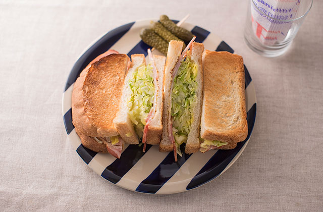たまごとハムとチーズのホットサンド