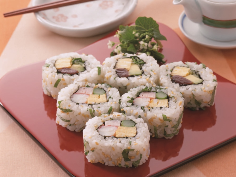 いぶりがっこが絶妙「カリフォルニアロール」レシピおにぎりより映える簡単“海苔巻き”２VERY