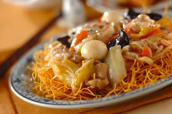 皿うどんパリパリ麺サラダ