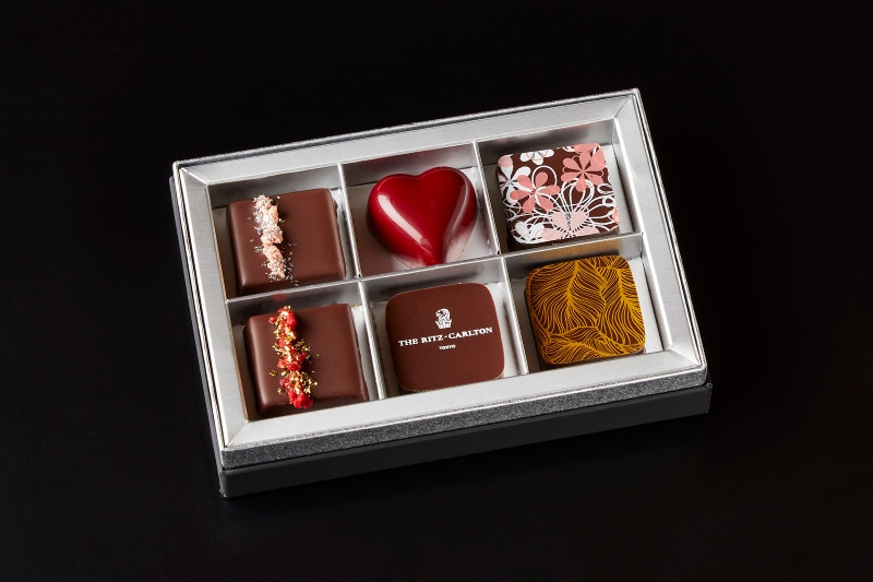 ザ・リッツ・カールトン東京より、真っ赤なハート型のバレンタインチョコ - ファッションプレス