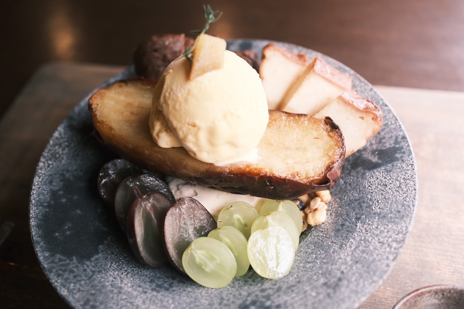 お皿の上で楽しめる、フォトジェニックスイーツ！新雪のような氷にフルーツアイスとヨーグルトを混ぜ合わせた”サクサクふわっと“な新食感 メイトー『やわ雪氷ストロベリー マンゴー』協同乳業株式会社のプレスリリース