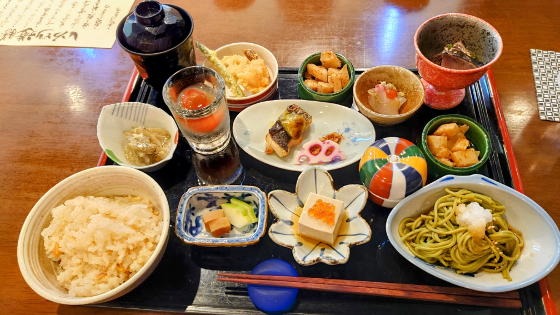 ランチ限定 ミニ懐石小鉢膳 神戸牛すき焼きや丹波こしひかりの釜炊きなど全8品4,900円個室和食 肉割烹 吟次郎 品川駅前店